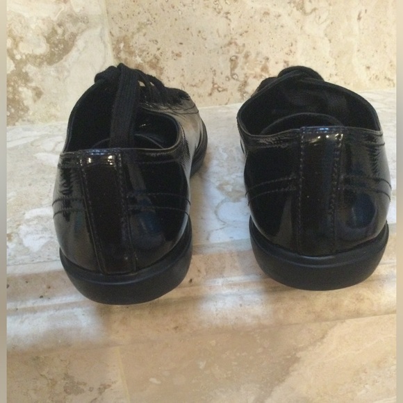 PRADA BLACK PATENT LEATHER SNEAKERS SIZE 8 WORN A COUPLE OF TIMES - Picture 3 of 7